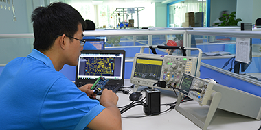 電腦怎么控制步進(jìn)電機(jī)？